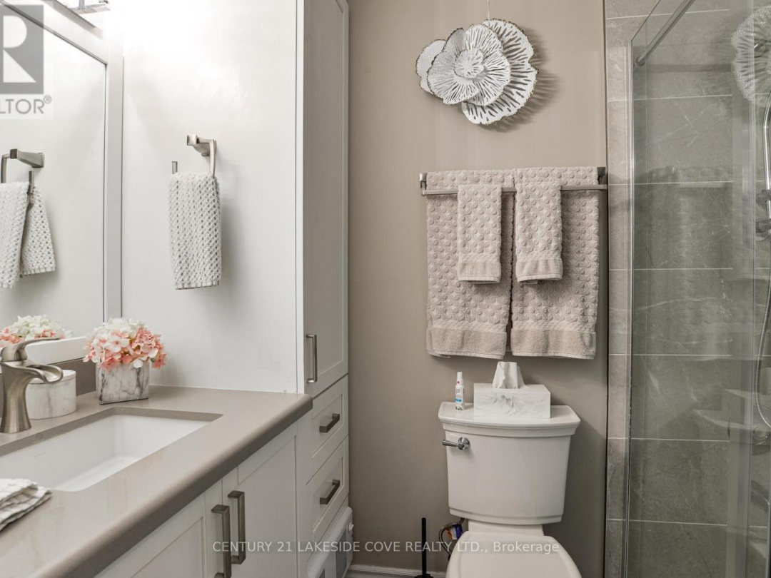 UNIT 4 - 4 PARADISE BOULEVARD, Lake Simcoe