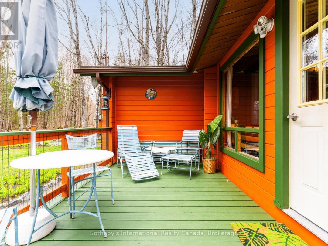 1041 CROCKFORD LANE S, Muskoka River