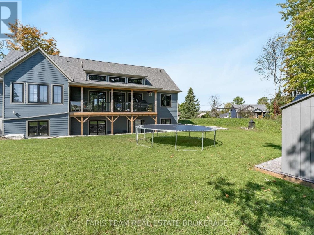 32 LEISURE COURT, 