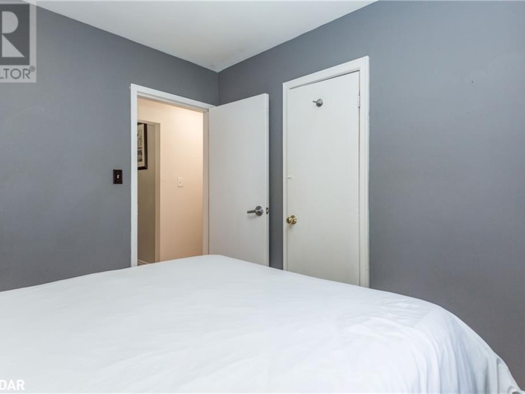 48 BRANT Street W, 