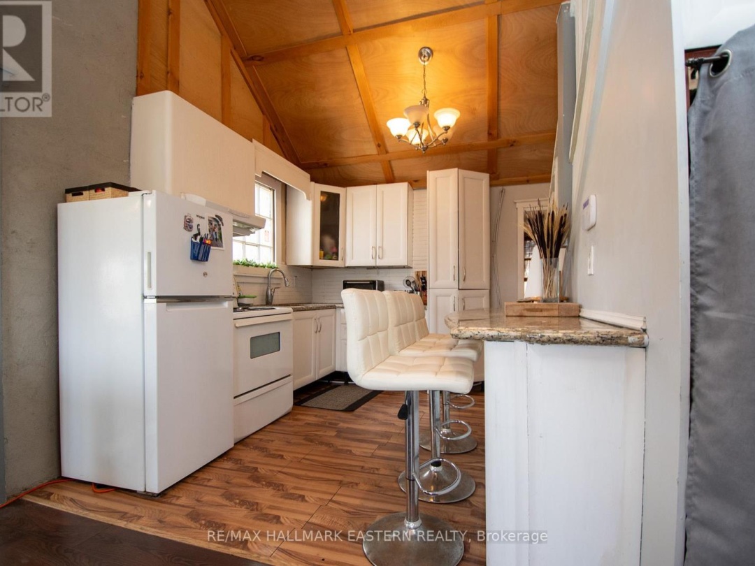 2305 THURSTONIA ROAD, Sturgeon Lake