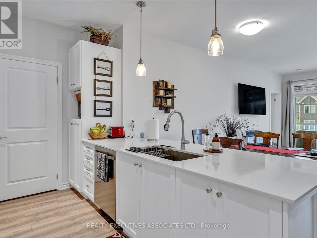 36 - 17 LAKEWOOD CRESCENT, 