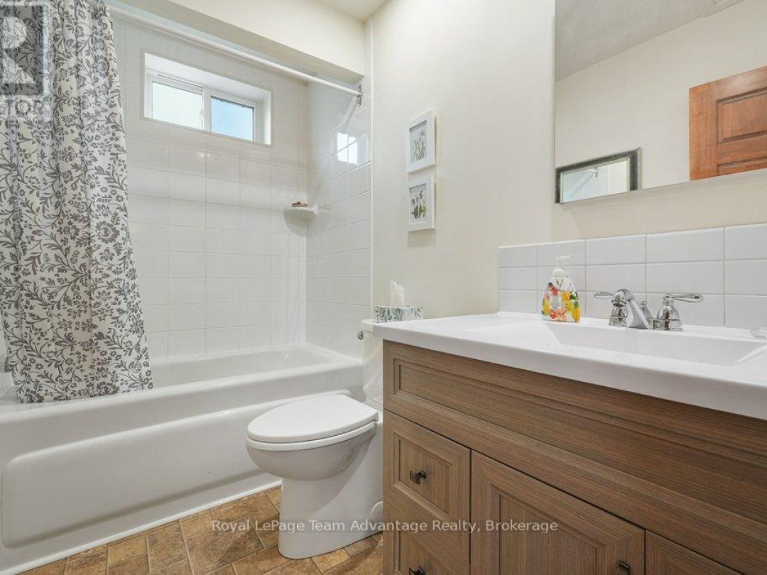 3 BELVEDERE AVENUE, Parry Sound