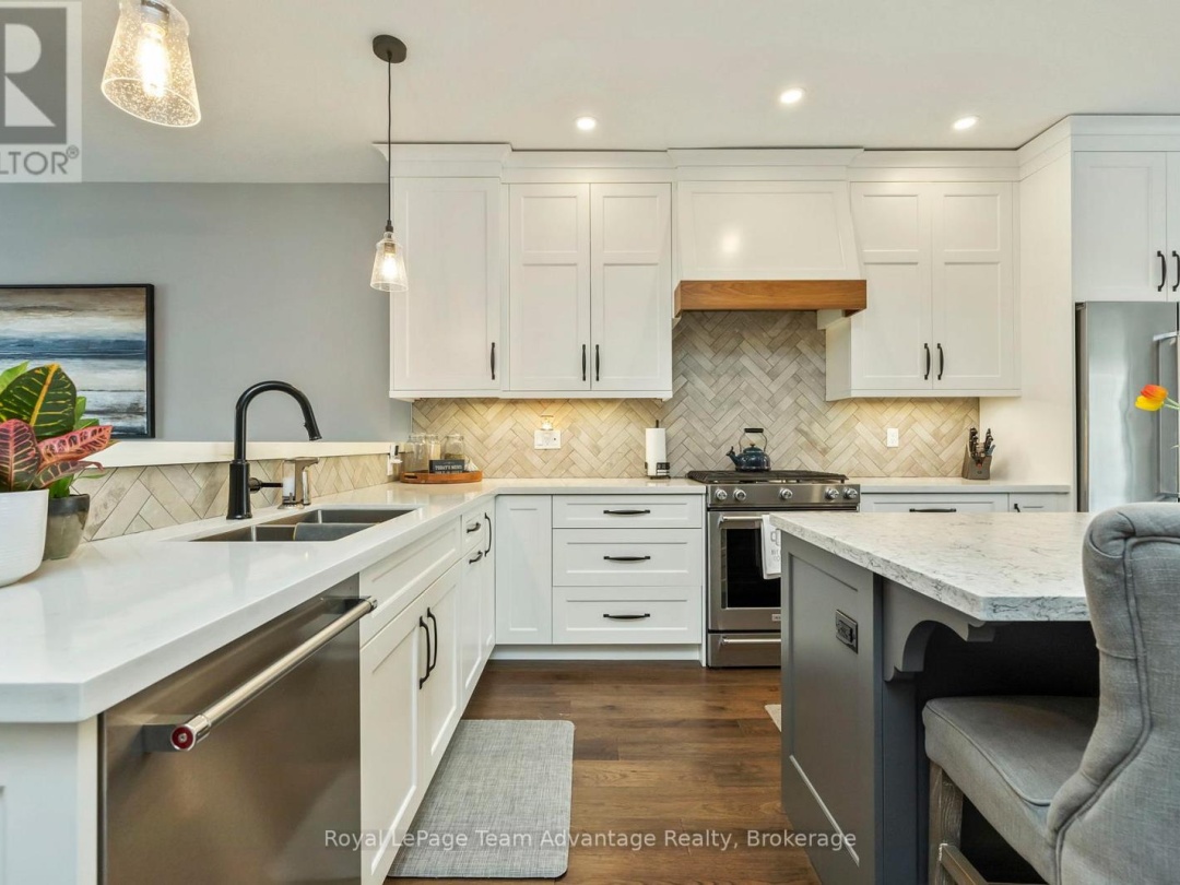 8 AVERY COURT, Parry Sound