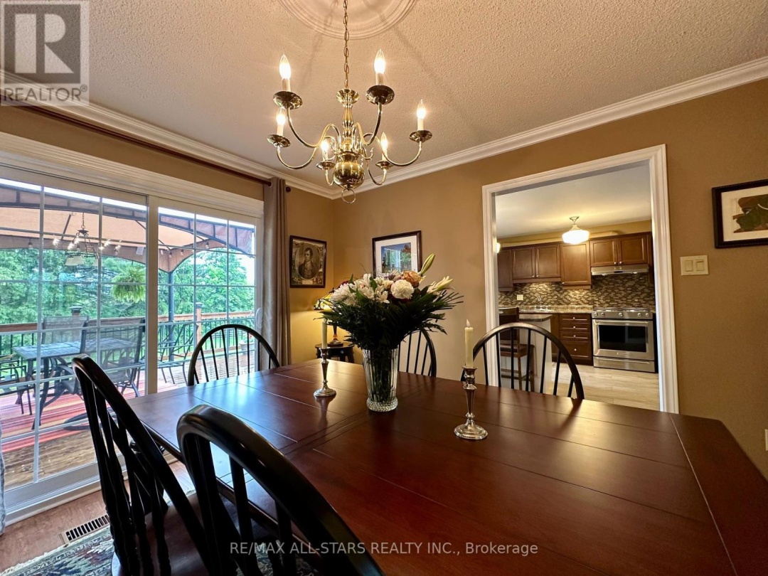 243 WEST STREET, Kawartha Lakes (Bobcaygeon)