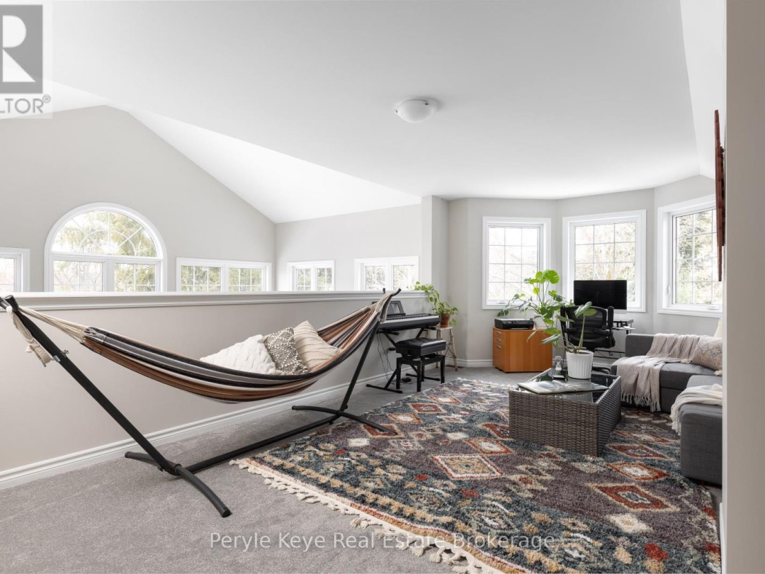 16 LEEDS COURT, Muskoka River