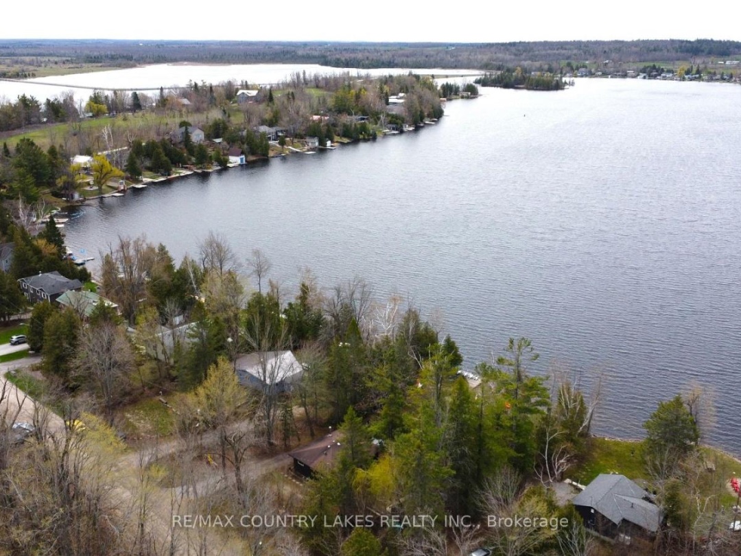 31 HILLCREST AVENUE, Mitchell Lake