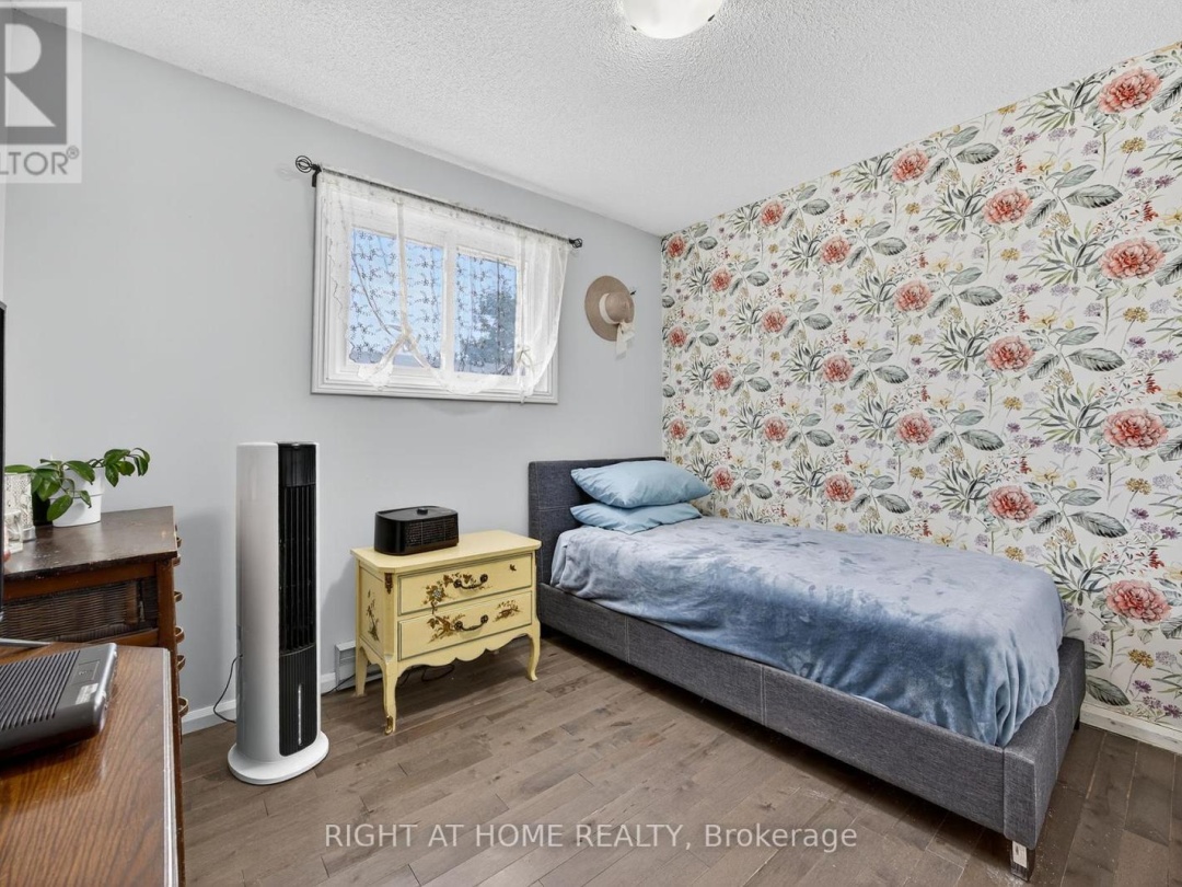 112 BORLAND STREET E, 