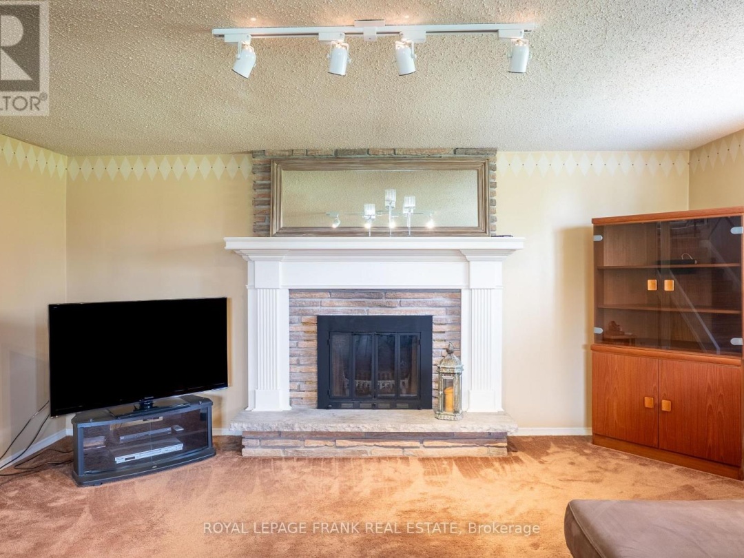 383 OLD SURREY LANE, Pigeon Lake