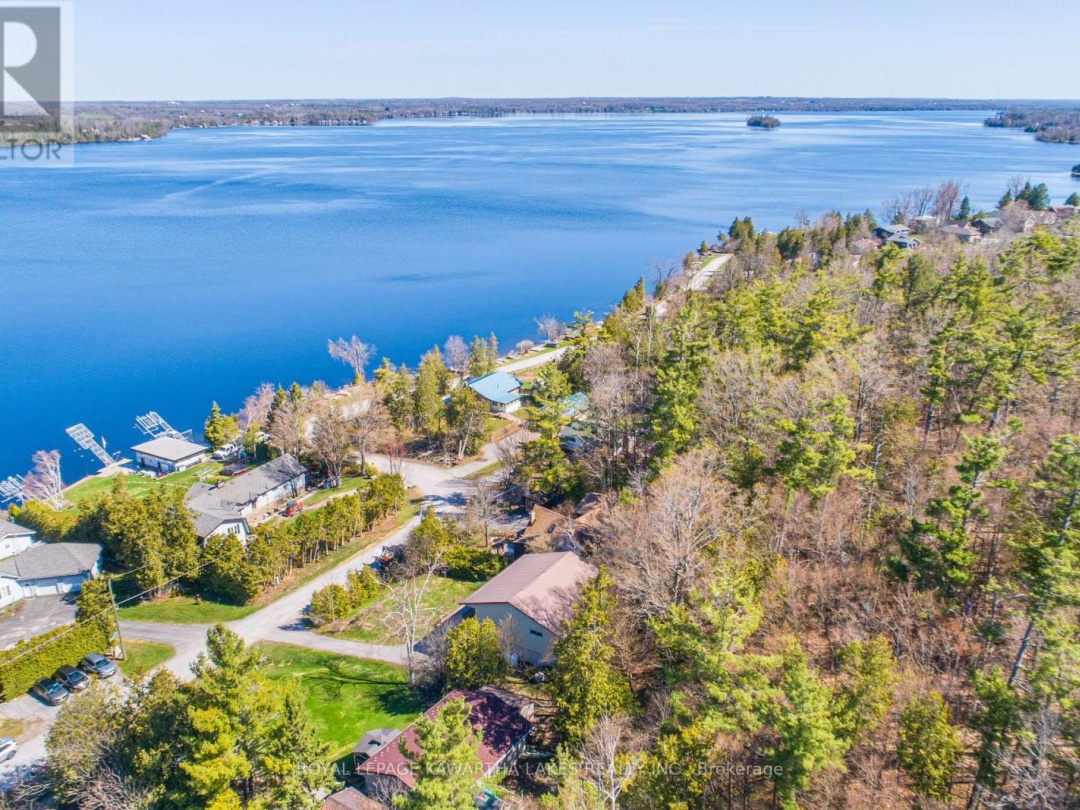 805 CEDAR GLEN ROAD, Sturgeon Lake
