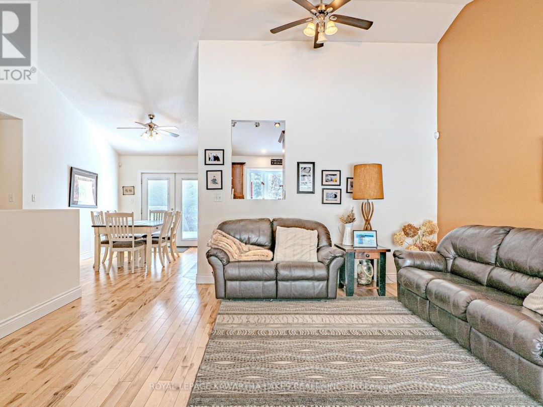914 COUNTY RD 49, Trent Lakes
