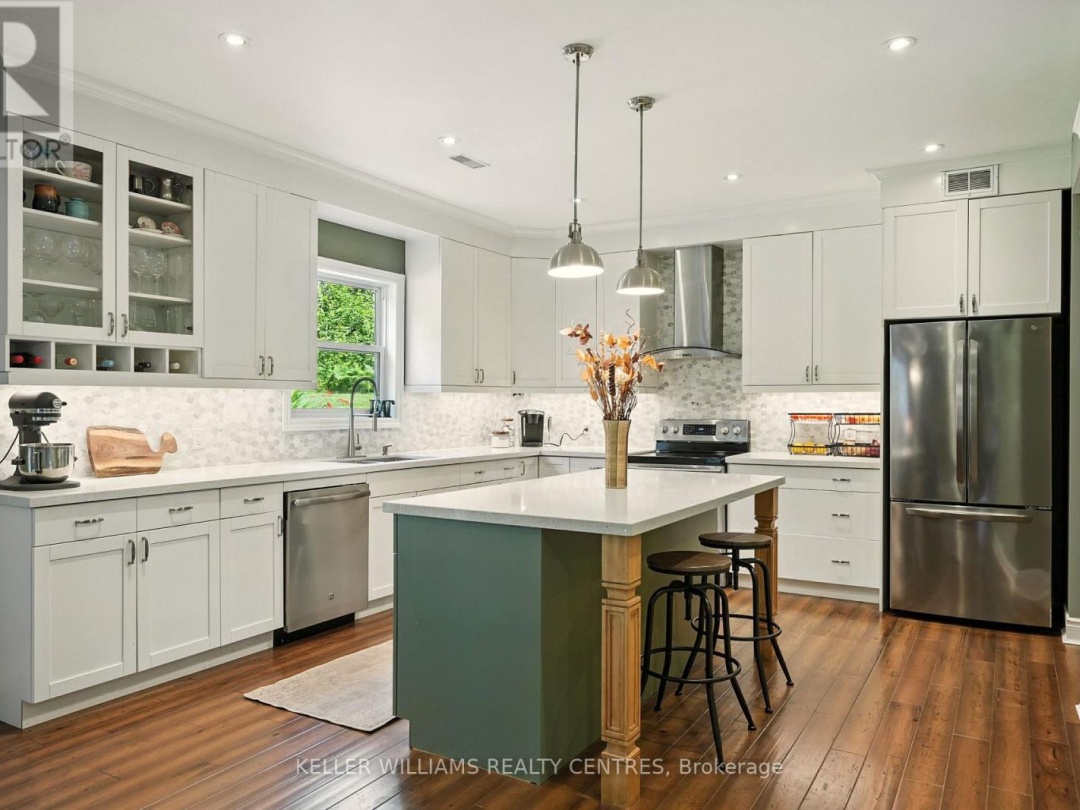 96 LINDGREN ROAD E, 