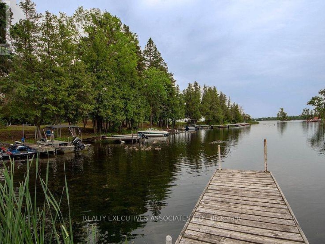 211 ALPINE LAKE ROAD, Pigeon Lake