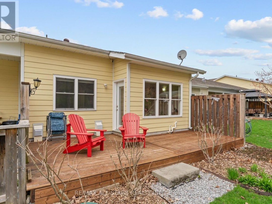 22 DEANE STREET, Kawartha Lakes (Fenelon Falls)