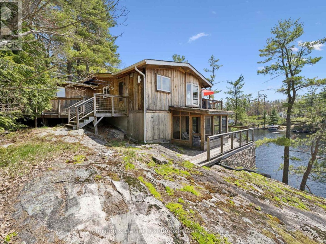 1052 NORTH SUNSET BAY ROAD, Lake Muskoka