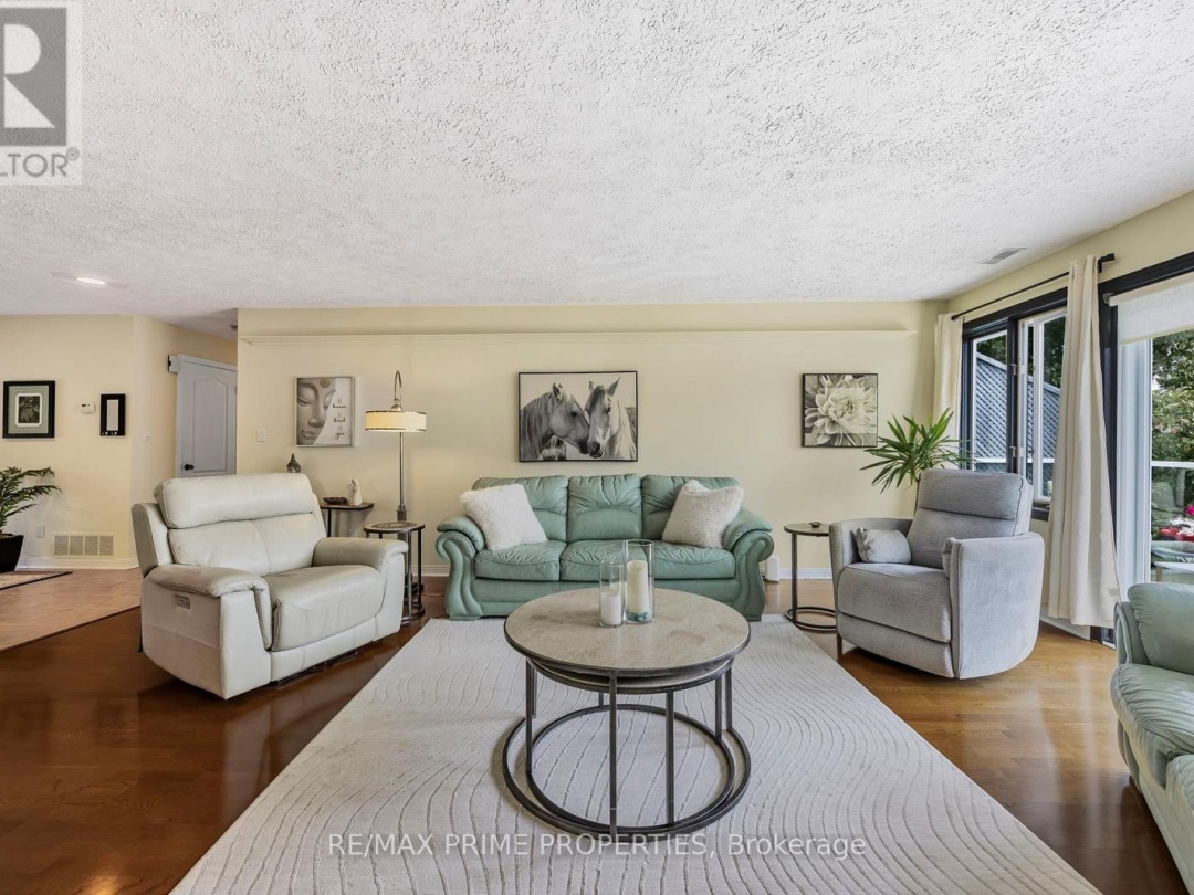 201 - 585 ATHERLEY ROAD, Lake Simcoe