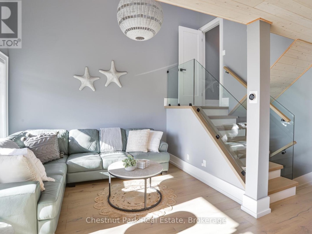 4 TURNER DRIVE, 