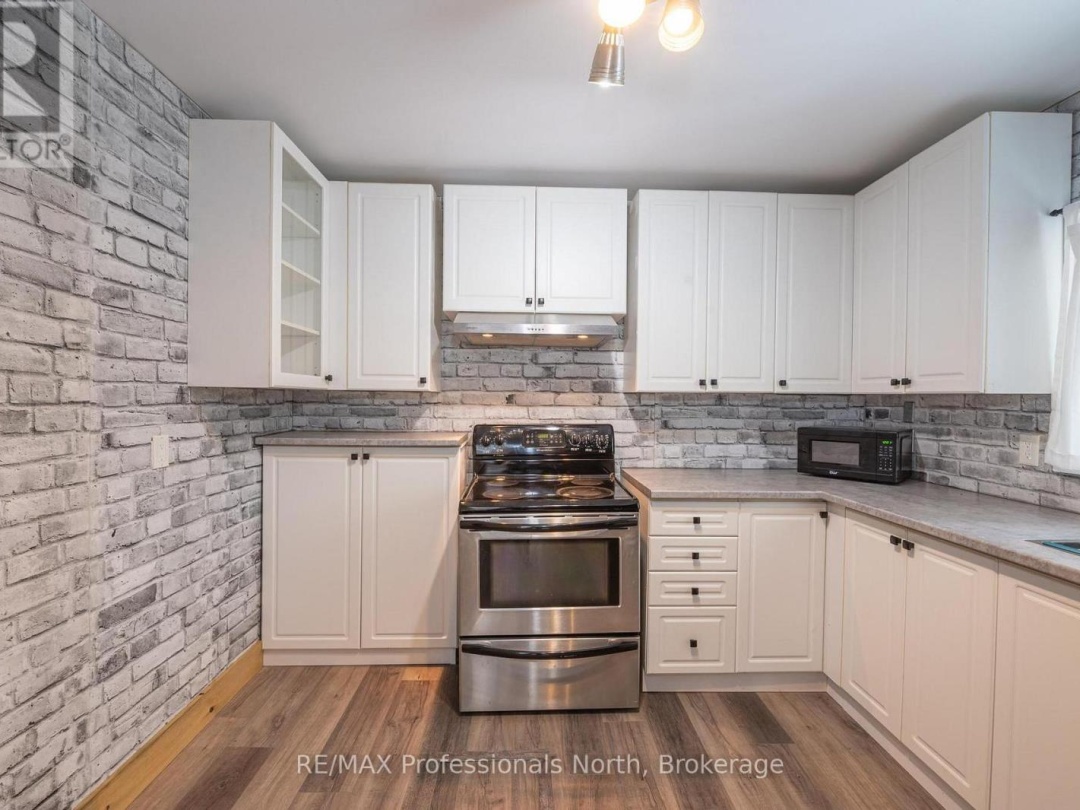 4 DICKSON STREET, Kawartha Lakes (Kinmount)