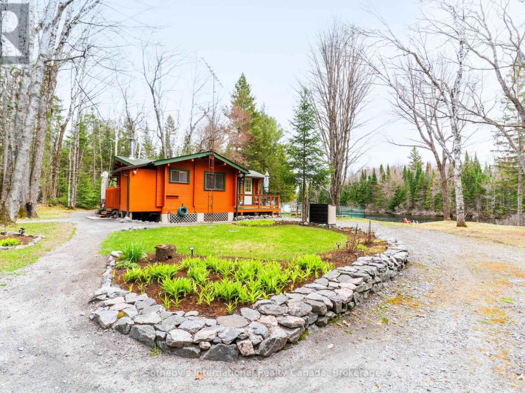1041 CROCKFORD LANE S, Muskoka River