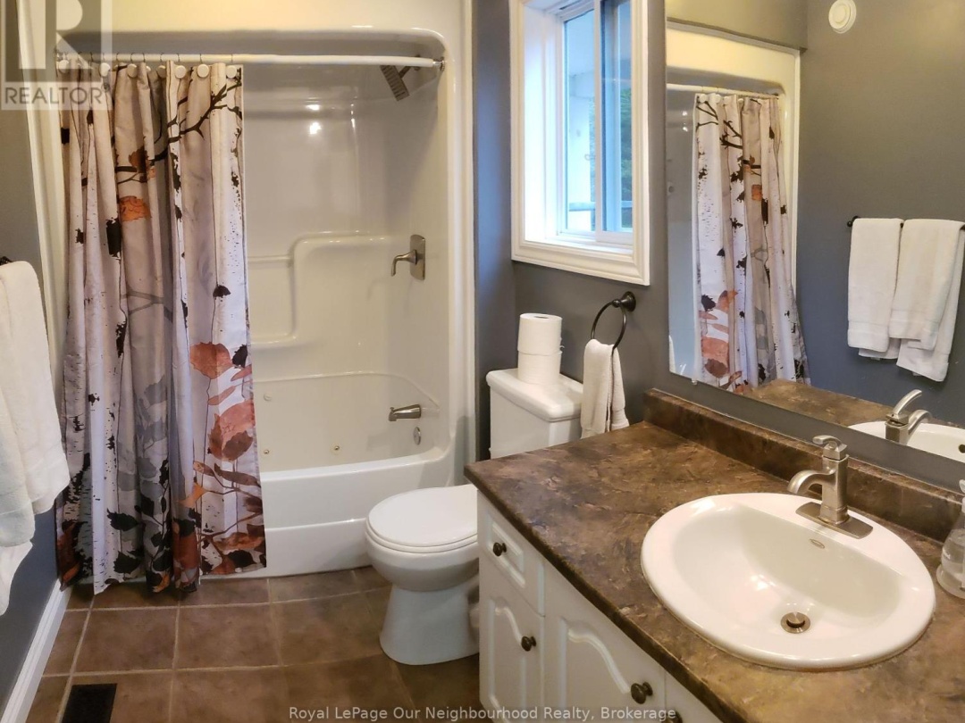 1042 SKI RIDGE TRAIL, 