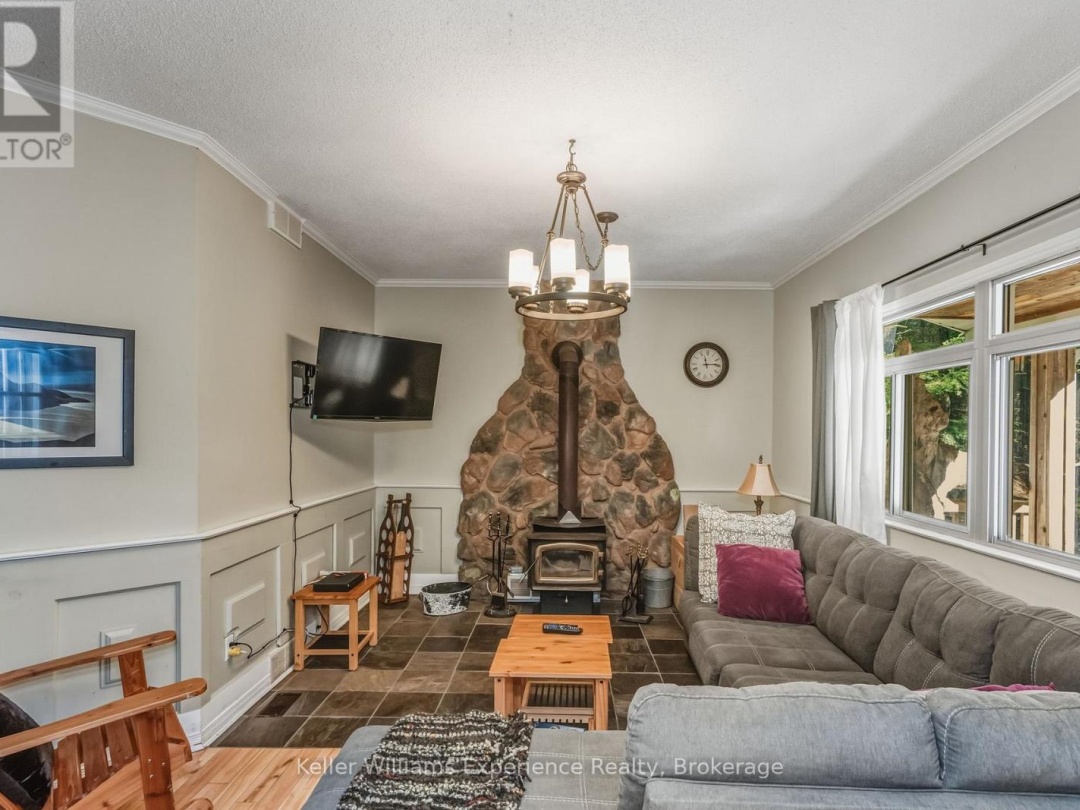 19 HURON TRAIL, Six Mile Lake
