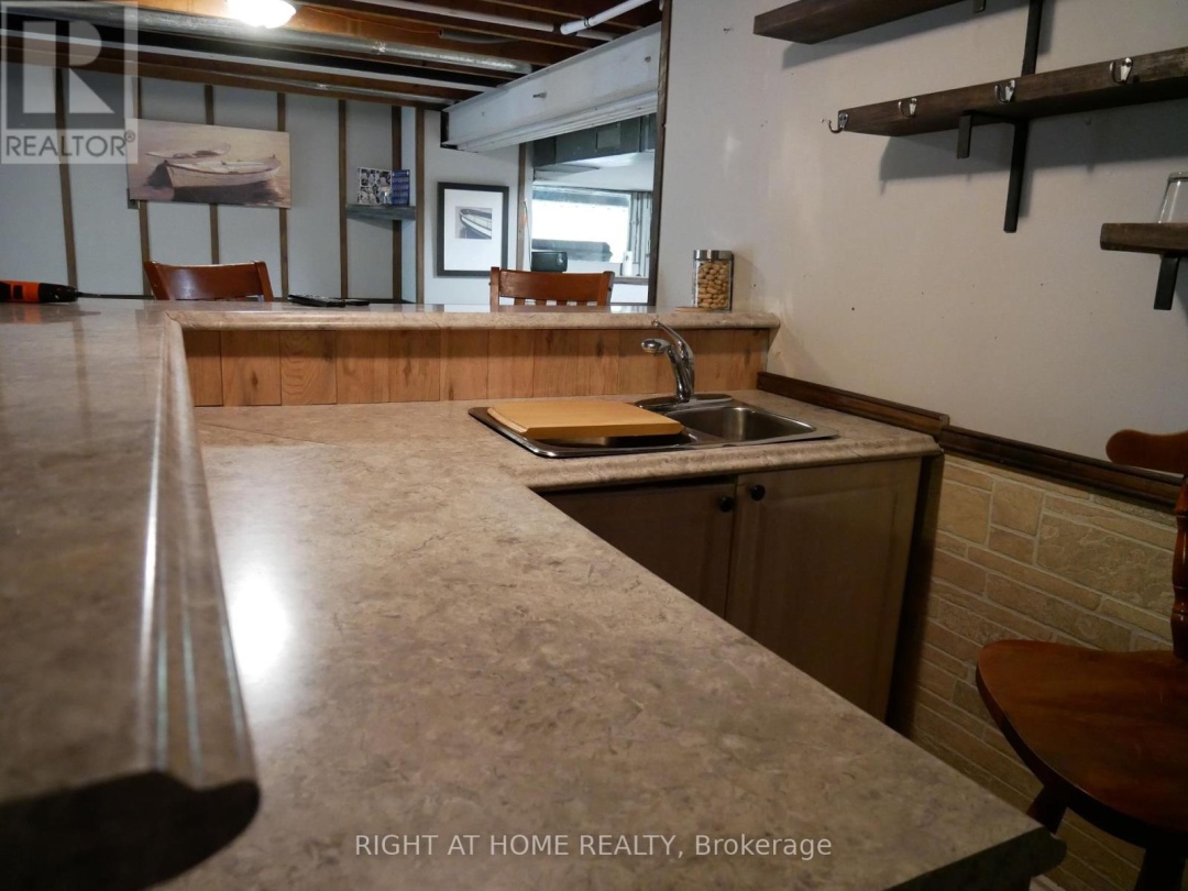 1130 TOWERING OAKS TRAIL W, 