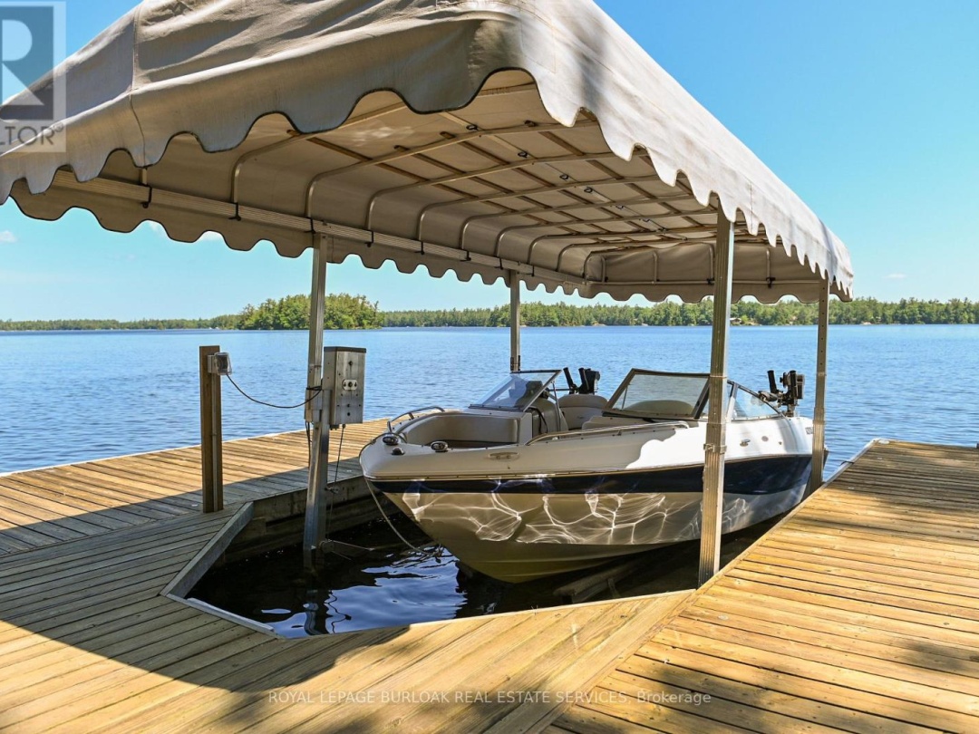 990 HASKETT'S DRIVE, Six Mile Lake