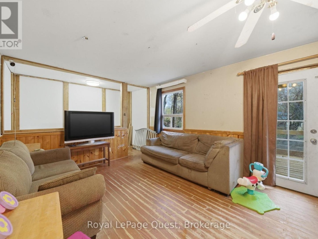 7476 ASH CRESCENT, Black River