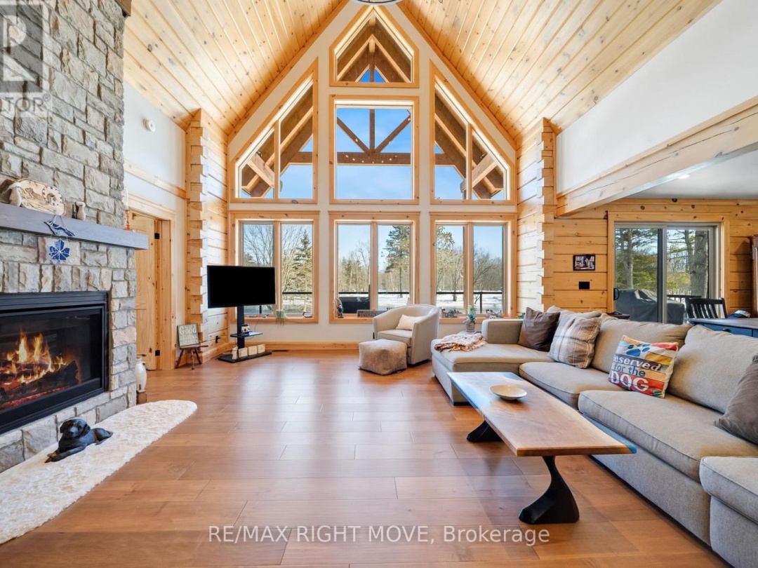 1935 MCLEOD DRIVE, Severn River