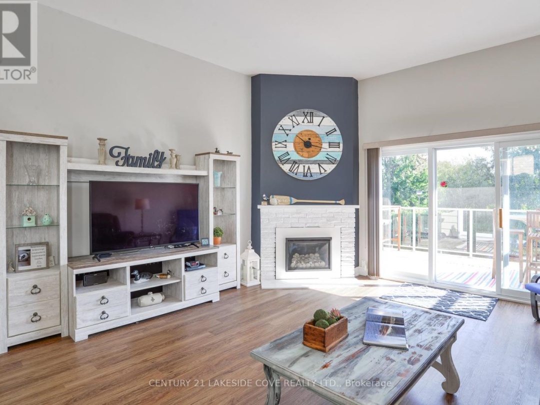 UNIT #6 - 4 PARADISE BOULEVARD, Lake Simcoe