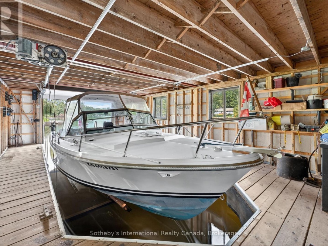 1082 BEAUMONT FARM ROAD, Muskoka River