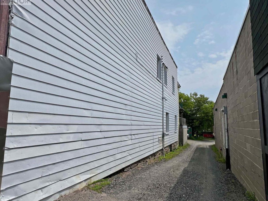 111 JAMES STREET, Parry Sound