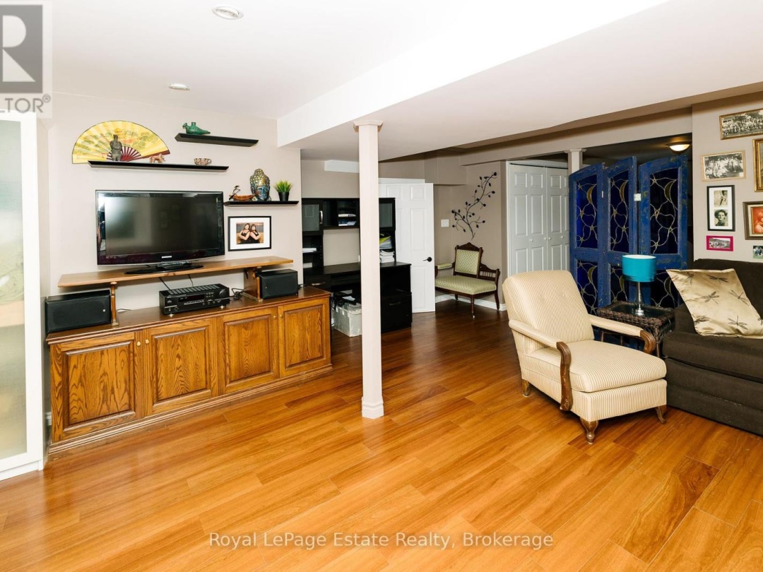 1157 BETWEEN LAKES TRAIL, 