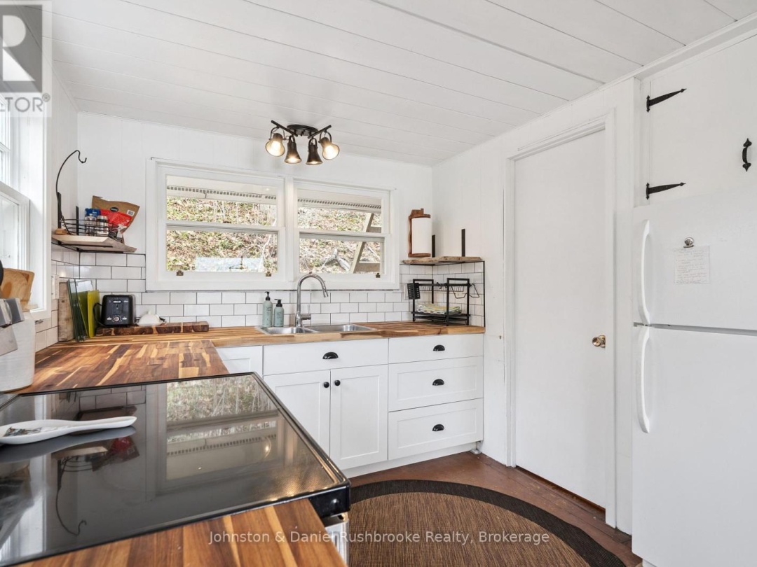 29 ENA DRIVE, Harp Lake