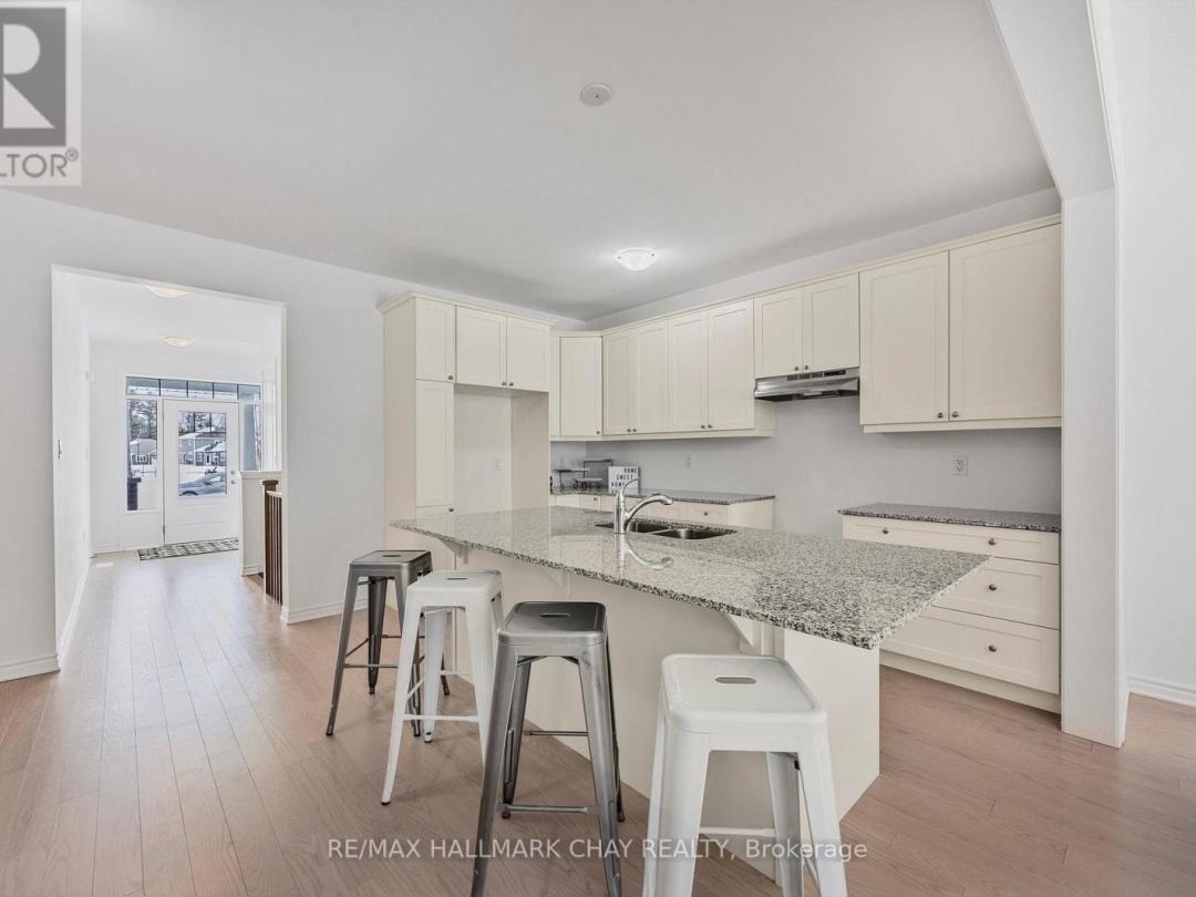 12 DYER CRESCENT, Bracebridge (Macaulay)