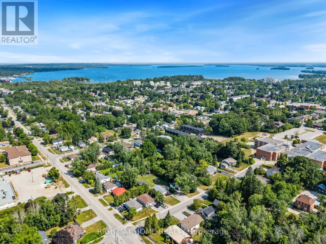 138 SIMCOE STREET, 