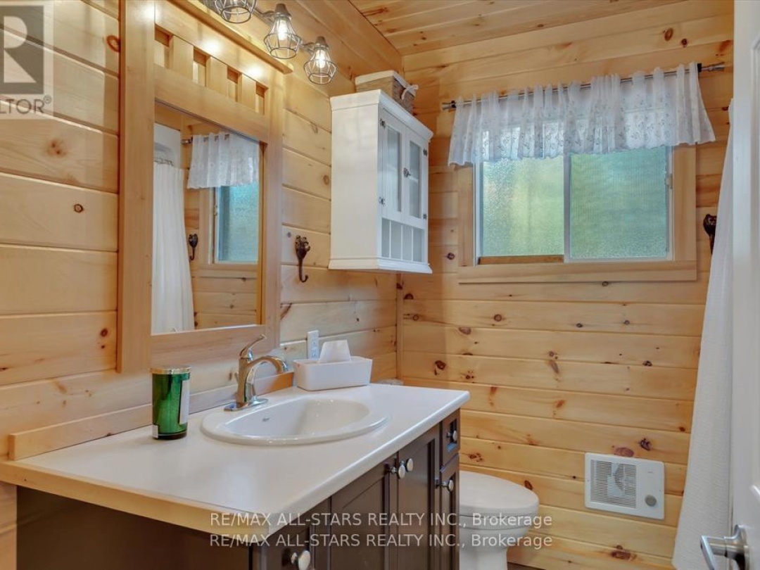 11 LITTLE BAY DRIVE, Gull River