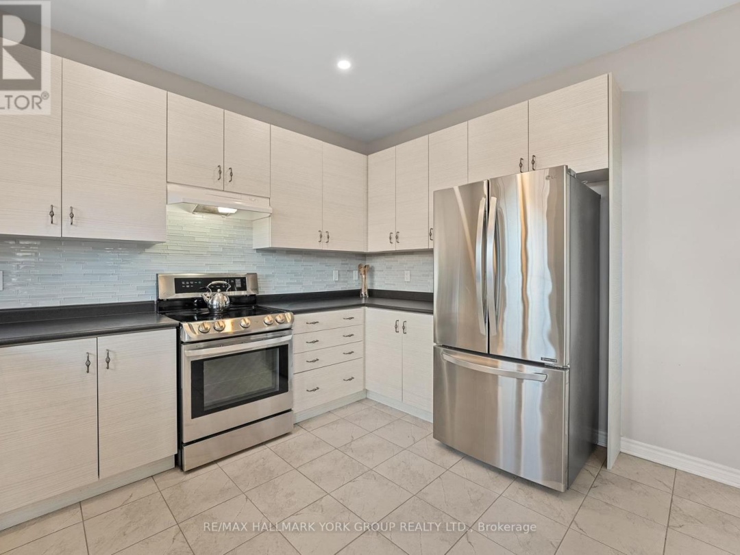 8 POLLOCK AVENUE, Lake Simcoe