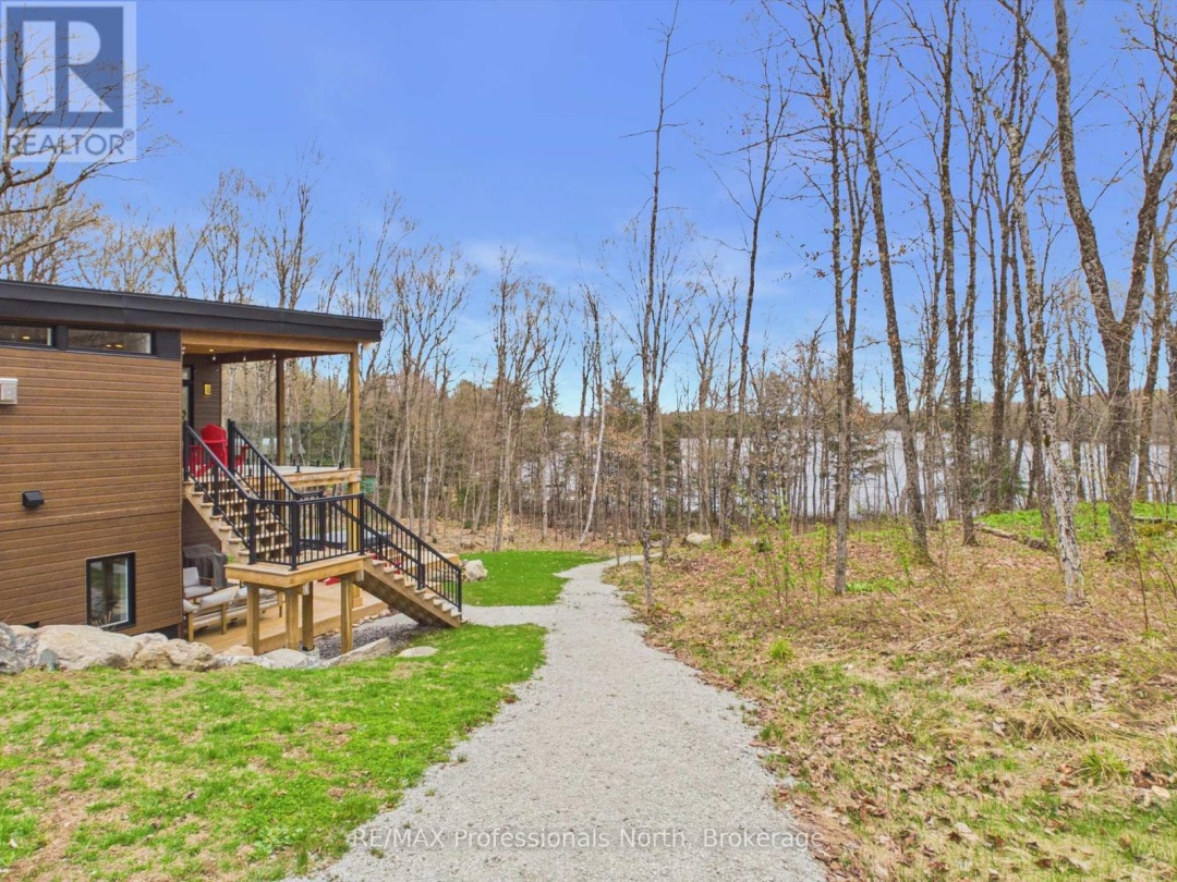 1011 OLD COTTAGE ROAD, Mckay Lake