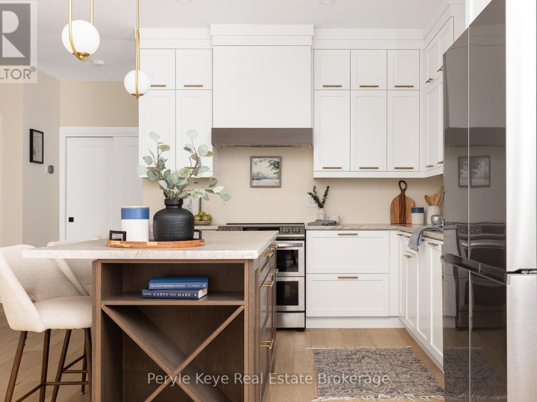 2 LEEDS COURT, Muskoka River