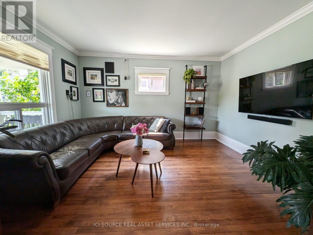 260 COLBORNE STREET W, 