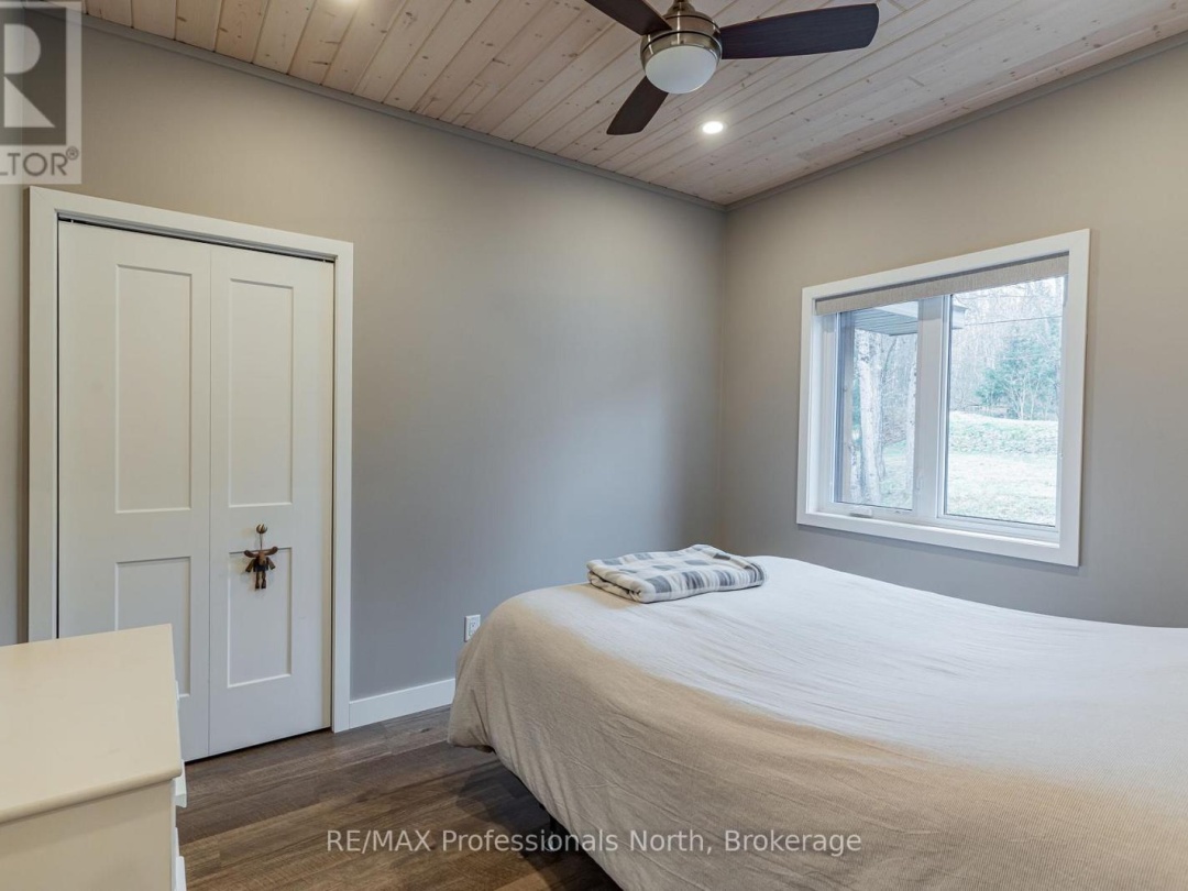 5997 KENNISIS LAKE ROAD, Kennisis Lake
