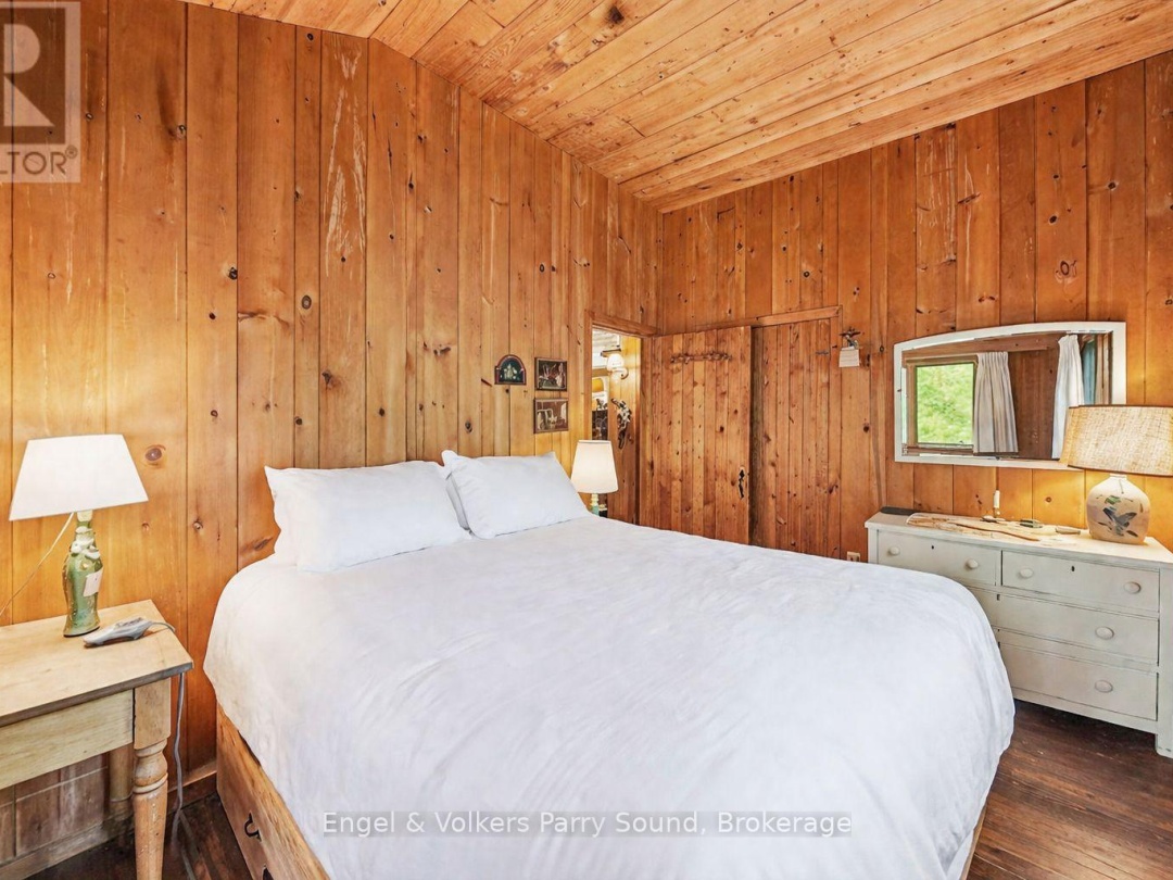53 BIRDWOOD LANE, Harris Lake