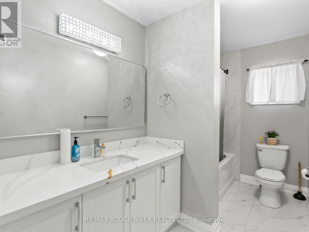 495 LAKELAND CRESCENT, 