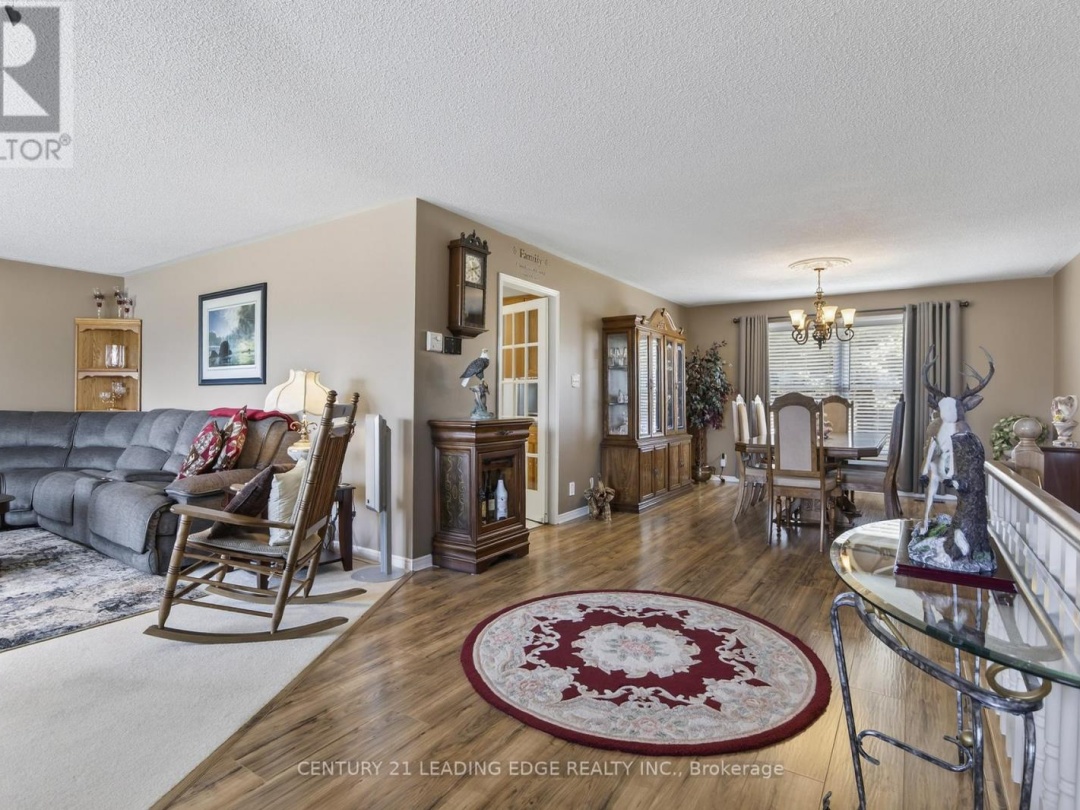 17 SANDLEWOOD TRAIL, Lake Simcoe
