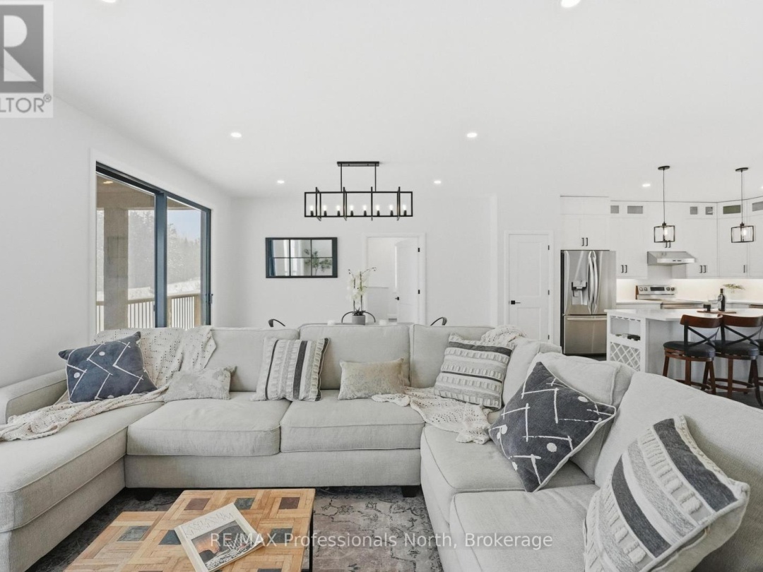 1058 PIPER GLEN ROAD, Minden Hills (Snowdon)