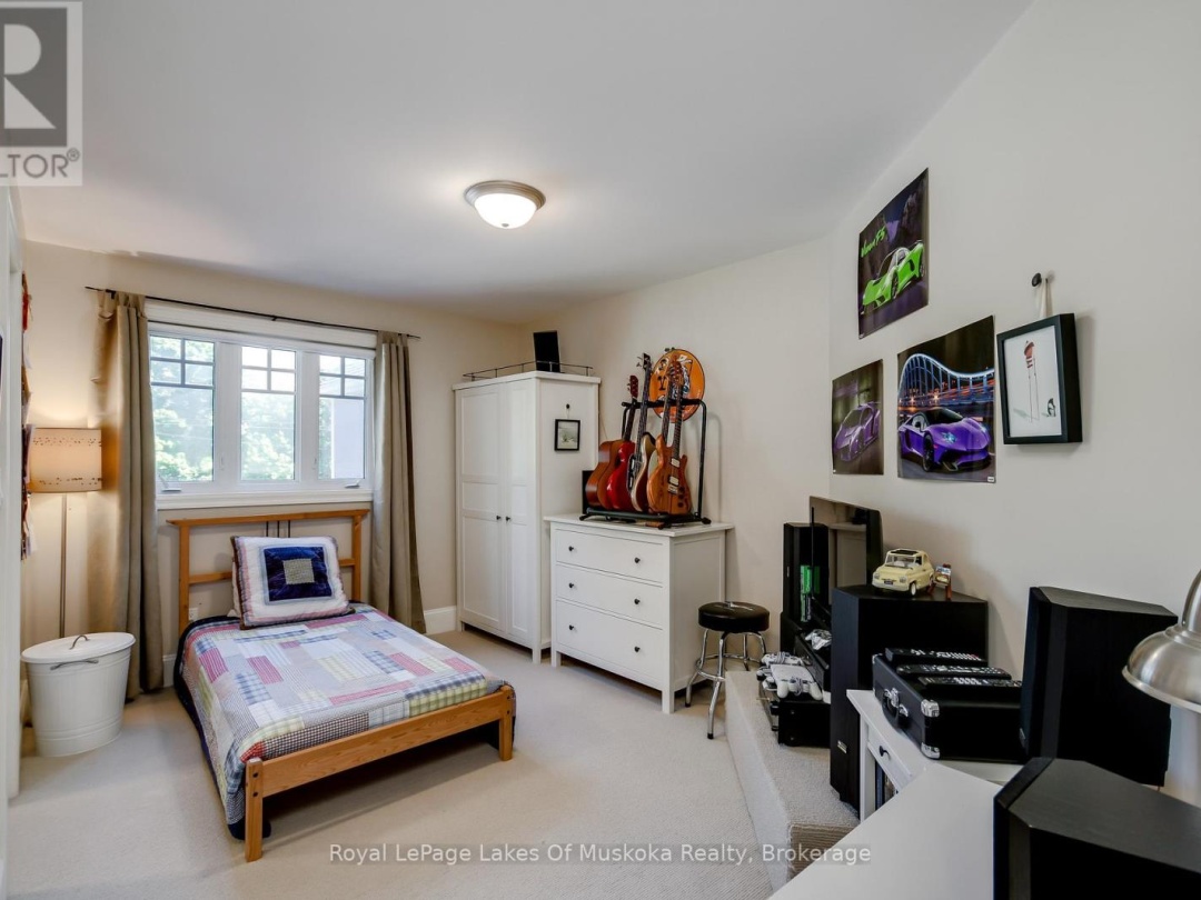 230 ECCLESTONE DRIVE, Bracebridge (Macaulay)