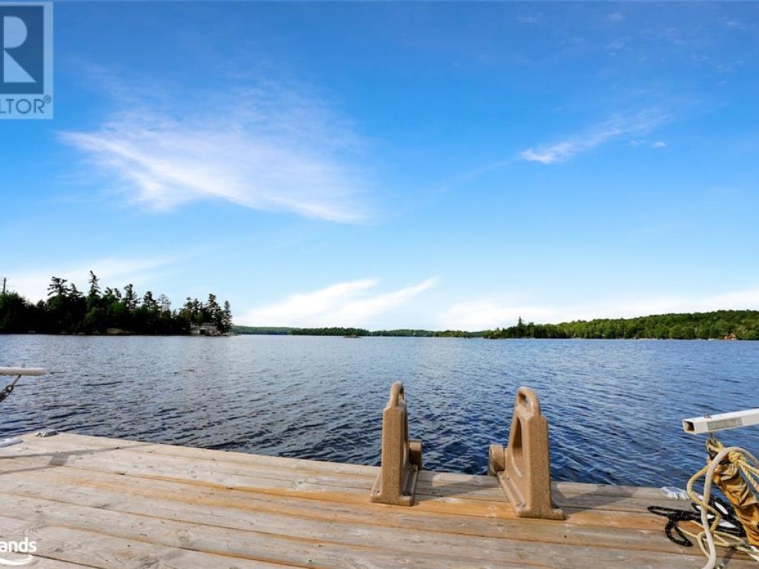 5543 Kennisis Lake Road, Kennisis Lake