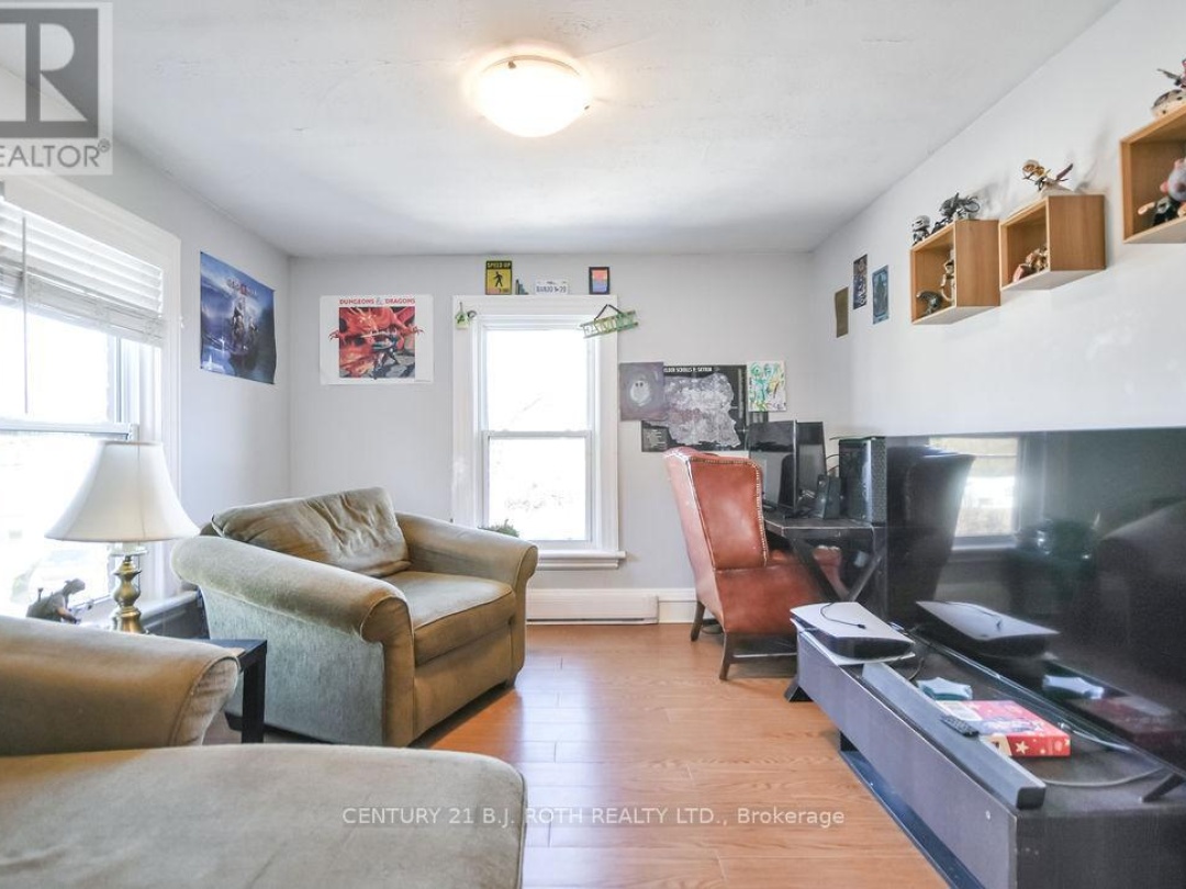 174 BARRIE ROAD, Orillia
