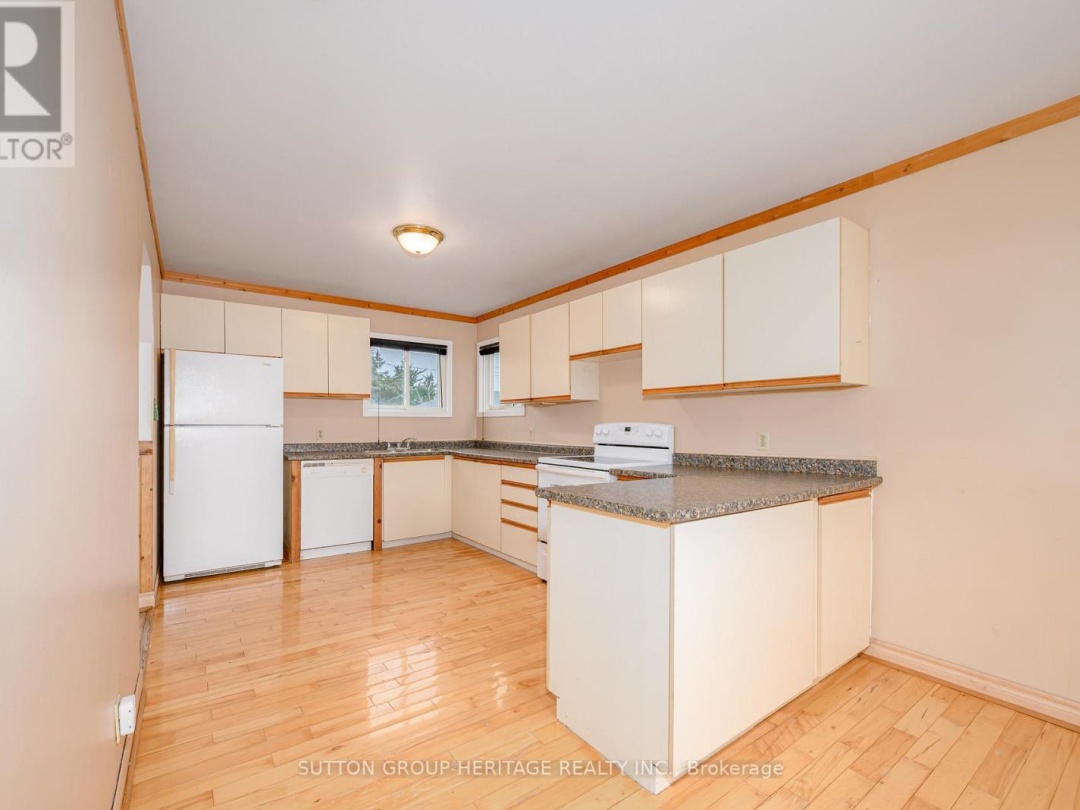 24 PLEASANT VIEW CRESCENT, 